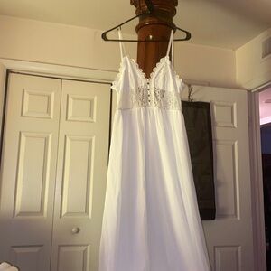 Beautiful long dress white feminine sexy low back